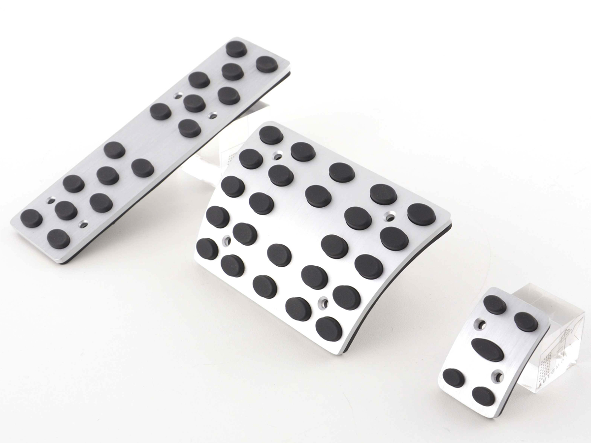 FK Alupedale Pedale Set 3-teilig Mercedes Benz C-/E-/S-Klasse Pedalcover Autopedale Gumminoppen – Bild 3