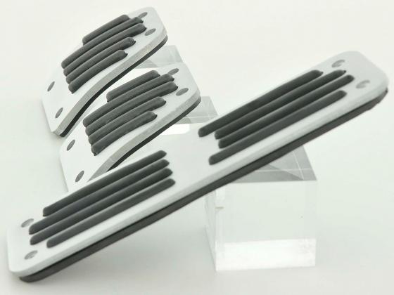 FK Alupedale Pedale Set 3-teilig Mercedes Benz C-/E-/S-Klasse Pedalcover Autopedale Streifen-Design – Bild 4