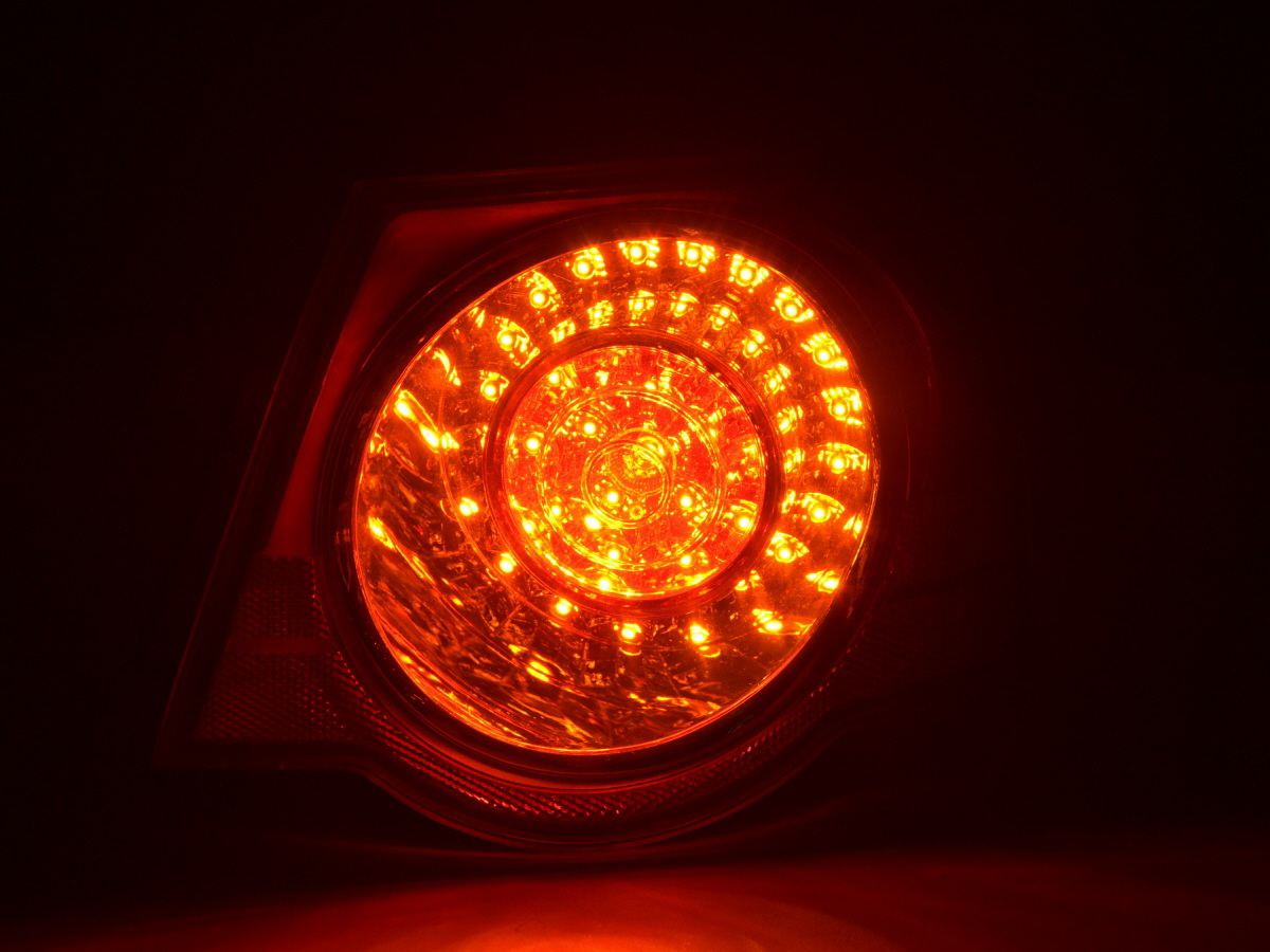 Verschleißteile Rückleuchte rechts VW Passat Limo Typ 3C 05-10 klar/rot – Bild 6