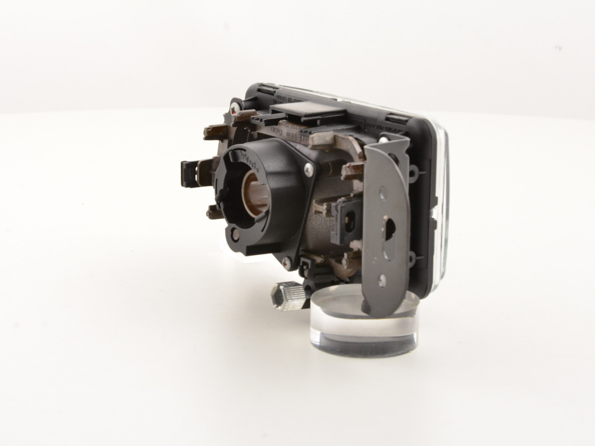 Verschleißteile Nebelscheinwerfer rechts Toyota Corolla  01-03 – Bild 4