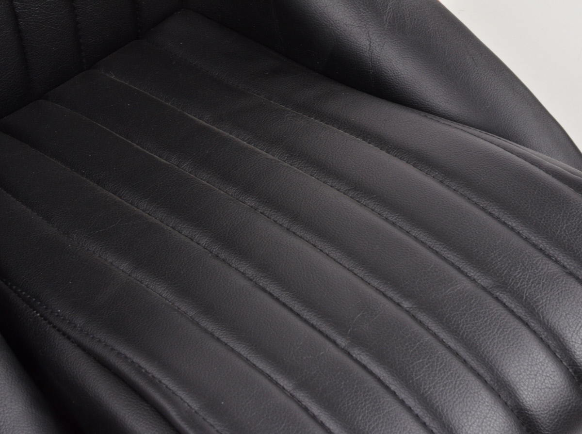 FK Oldtimersitze Auto Vollschalensitze Set Classic 2 Kunstleder schwarz mit Kopfstütze – Bild 4